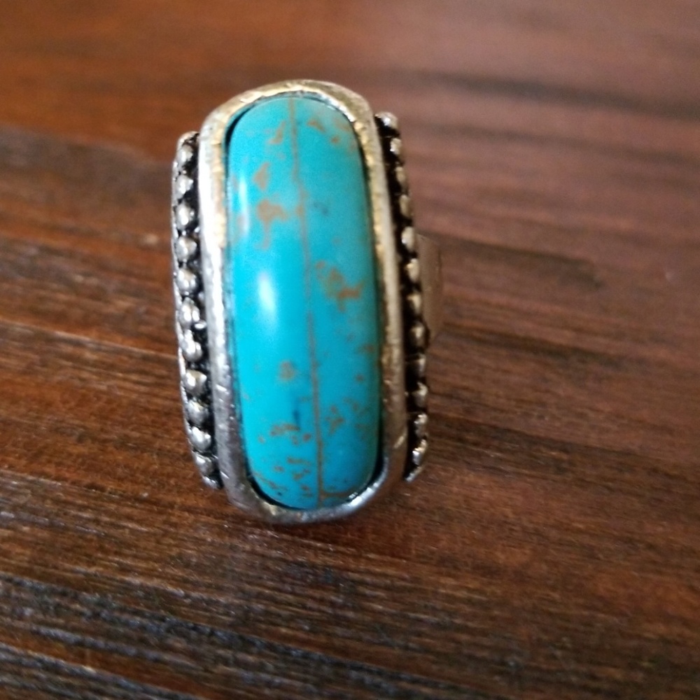 🌱Turquoise statement ring.